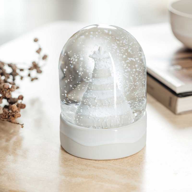 1486716642 Winter Glow, snow globe