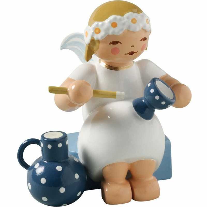 Wendt & Kühn, 634/70/28 Marguerite angel, sitting with jug and cup